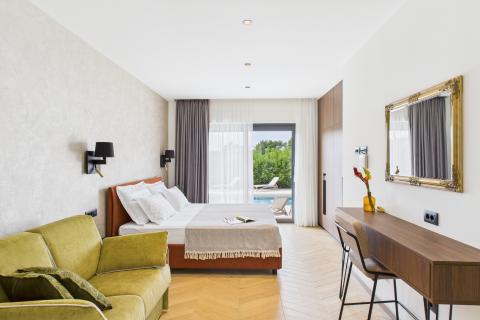 Rovinj, okolica - nova kuća 291 m2 s preljevnim bazenom na okućnici od 1180m2 