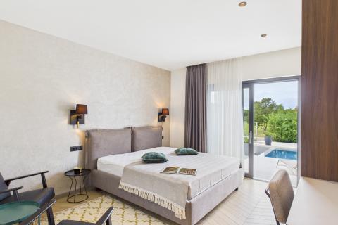 Rovinj, okolica - nova kuća 291 m2 s preljevnim bazenom na okućnici od 1180m2 