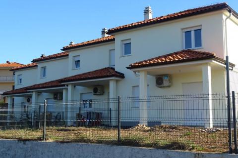 Rijeka, Škurinje, novogradnja - kuća u nizu s okućnicom