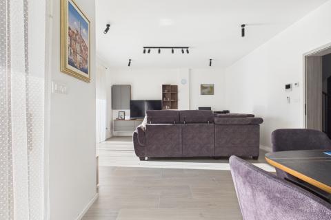 Istra, Rovinjsko Selo, moderna obiteljska kuća s bazenom