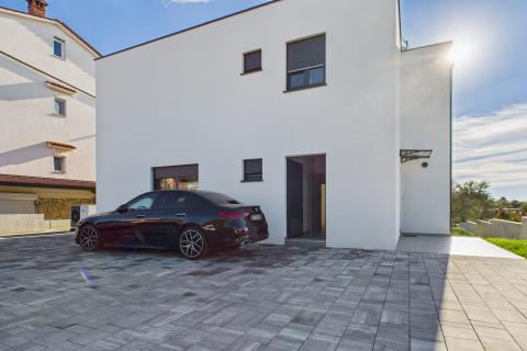 Istra, Rovinjsko Selo, moderna obiteljska kuća s bazenom