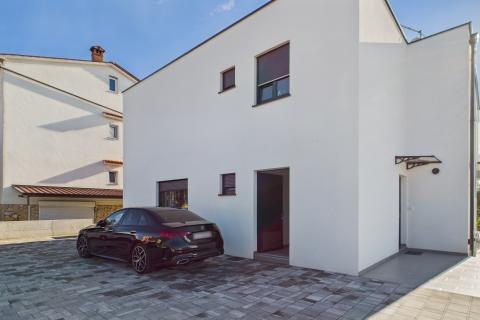 Istra, Rovinjsko Selo, moderna obiteljska kuća s bazenom