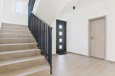 Istra, Rovinjsko Selo, moderna obiteljska kuća s bazenom