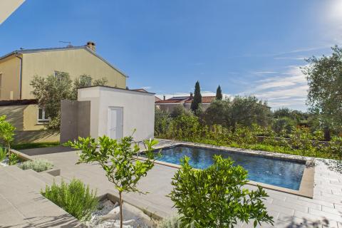 Istra, Rovinjsko Selo, moderna obiteljska kuća s bazenom