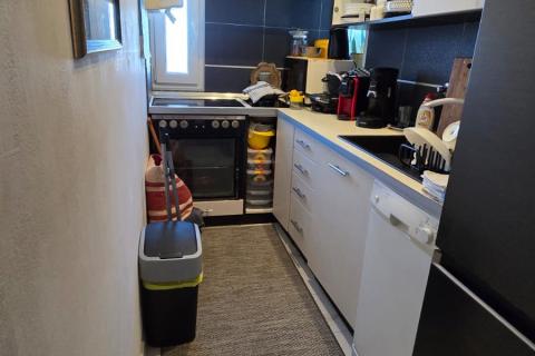 Rovinj, stan u zgradi, lift, pogled more, parking, drvarnica