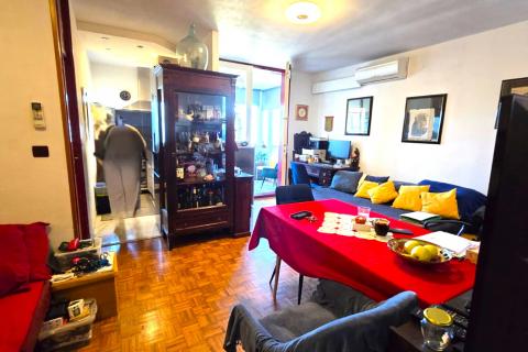 Rovinj, stan u zgradi, lift, pogled more, parking, drvarnica