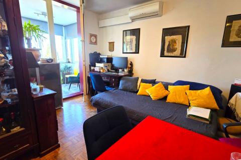 Rovinj, stan u zgradi, lift, pogled more, parking, drvarnica