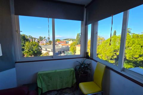 Rovinj, stan u zgradi, lift, pogled more, parking, drvarnica