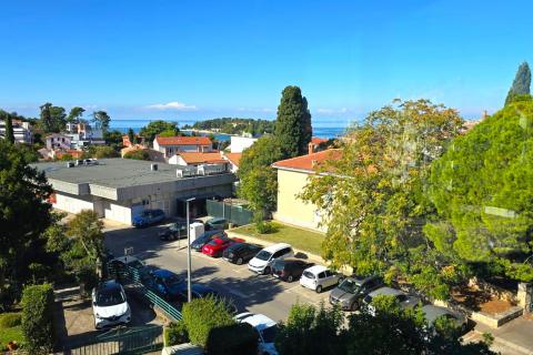 Rovinj, stan u zgradi, lift, pogled more, parking, drvarnica