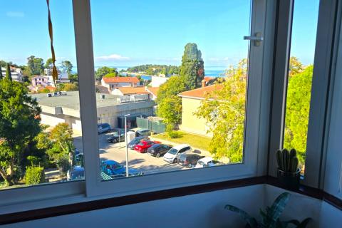 Rovinj, stan u zgradi, lift, pogled more, parking, drvarnica