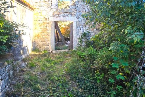 Istra, Rovinj, 8km, ruševna kuća sa 210m2 okućnice