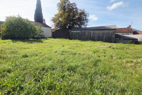 Istra,Oprtalj-Građevinsko zemljište u mirnom zaseoku