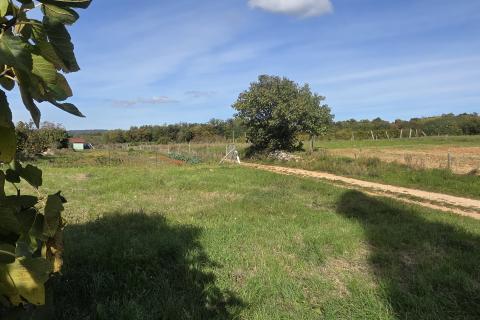 Istra,Oprtalj-Građevinsko zemljište u mirnom zaseoku