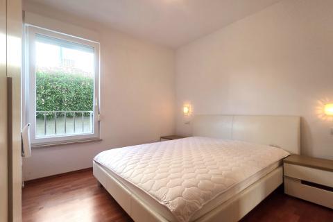 Istra,Novigrad-Dvosobni stan u prizemlju s vrtom i bazenom