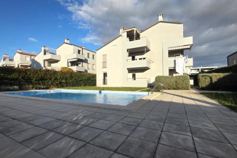 Istra,Novigrad-Dvosobni stan u prizemlju s vrtom i bazenom