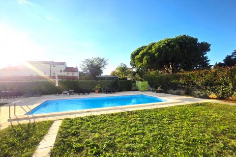 Istra,Novigrad-Dvosobni stan u prizemlju s vrtom i bazenom