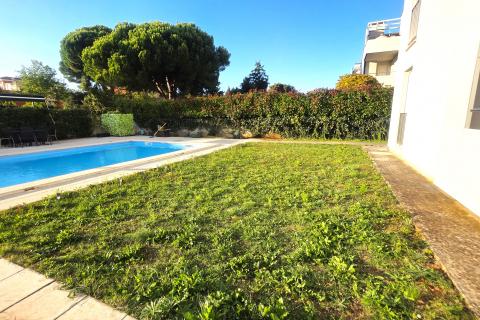 Istra,Novigrad-Dvosobni stan u prizemlju s vrtom i bazenom