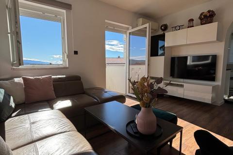 Grad Krk, trosoban stan s pogledom na more