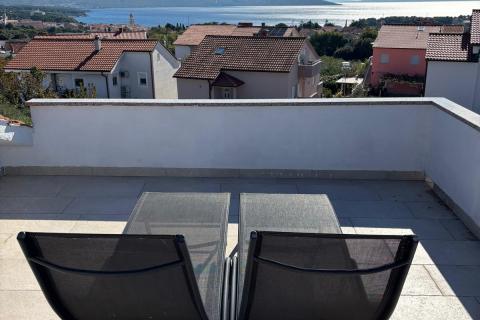 Grad Krk, trosoban stan s pogledom na more