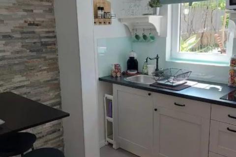 Grad Krk - jednosoban stan s okućnicom