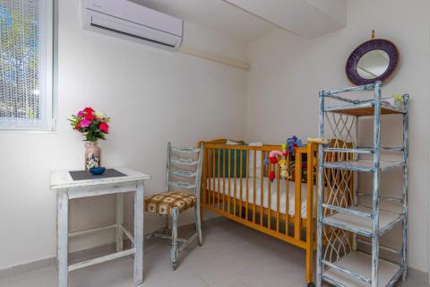 Crikvenica, Grižane  samostojeća vila s dva apartmana, pomoćnom kućom i infinity bazenom