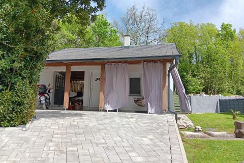 Crikvenica, Grižane  samostojeća vila s dva apartmana, pomoćnom kućom i infinity bazenom