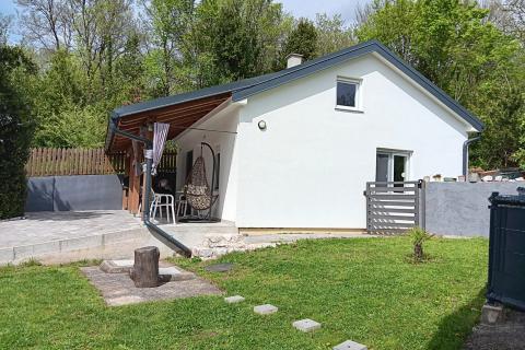 Crikvenica, Grižane  samostojeća vila s dva apartmana, pomoćnom kućom i infinity bazenom