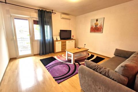 Pula, Kaštanjer – 120 m² Wohnung, Balkon, Ruhige Lage