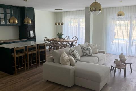 LOVRAN, Luksuzni dvoetažni stan s bazenom, 100m od mora!