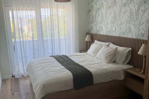 LOVRAN, Luksuzni dvoetažni stan s bazenom, 100m od mora!