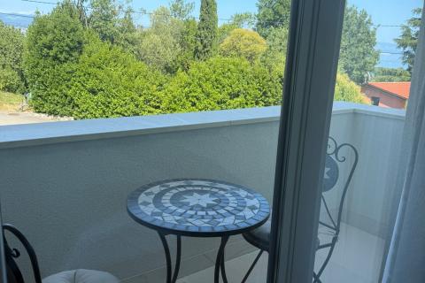 LOVRAN, Luksuzni dvoetažni stan s bazenom, 100m od mora!