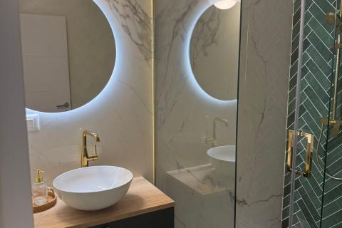 LOVRAN, Luksuzni dvoetažni stan s bazenom, 100m od mora!