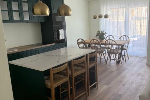 LOVRAN, Luksuzni dvoetažni stan s bazenom, 100m od mora!