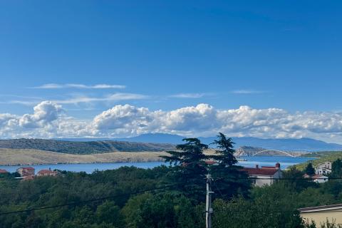  Jadranovo - Kuća s pet apartmana, 550m od mora