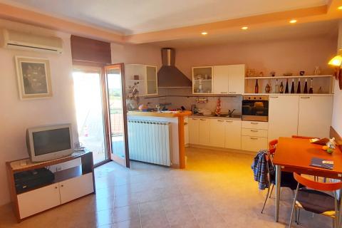 Istra, Umag - kuća s 3 stana, pogled na more