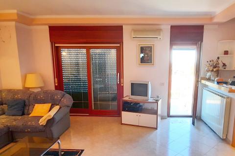 Istra, Umag - kuća s 3 stana, pogled na more