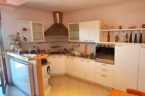 Istra, Umag - kuća s 3 stana, pogled na more