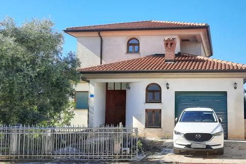 Istra, Umag - kuća s 3 stana, pogled na more