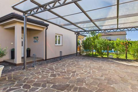 Casa con piscina in zona tranquilla vicino a Rovigno