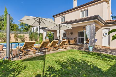 Casa con piscina in zona tranquilla vicino a Rovigno