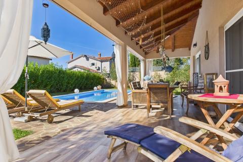 Casa con piscina in zona tranquilla vicino a Rovigno