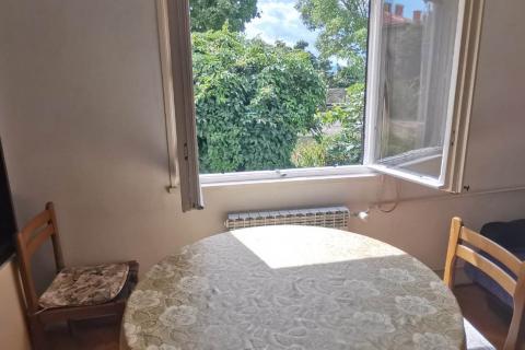 Rijeka, Vojak, stan 32 m2, prizemlje - odlična lokacija