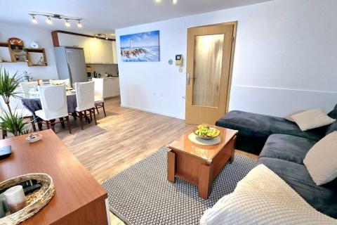 Crikvenica, Selce - kuća s dva stana  350m od mora