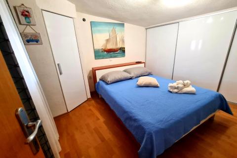 Crikvenica, Selce - kuća s dva stana  350m od mora