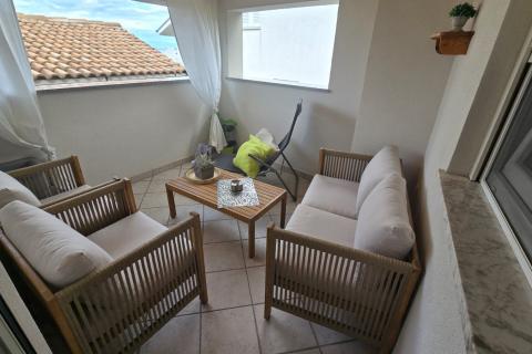 Crikvenica, Selce - kuća s dva stana  350m od mora