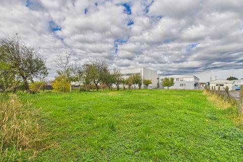 Luka, Vrbovec, Kuća s okućnicom