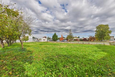 Luka, Vrbovec, Kuća s okućnicom