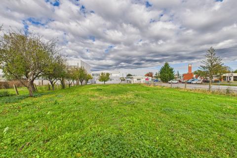Luka, Vrbovec, Kuća s okućnicom