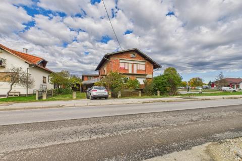 Luka, Vrbovec, Kuća s okućnicom