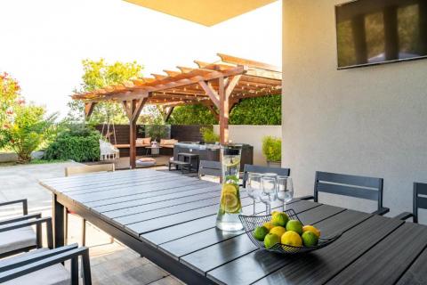 Istra,Medulin-velika moderna vila s bazenom 